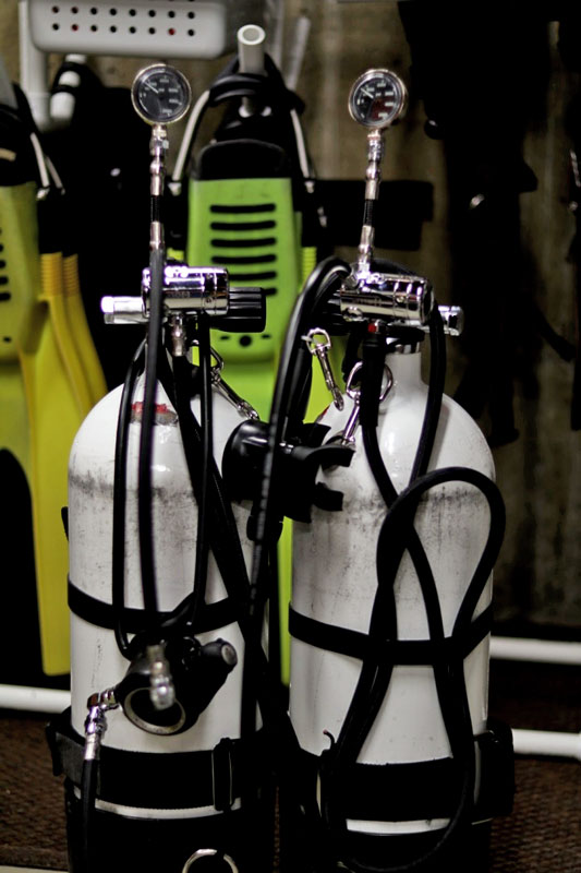 technical sidemount hose routing