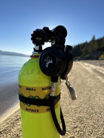 Most Reliable Scuba Regulator: DGX Gears D6